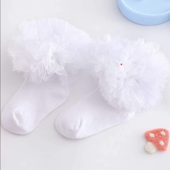 RED RUFFLE SOCKS - Picture 4 of 5